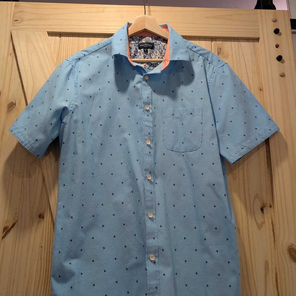 Rue Saint-Patrick Large Men's Light Blue Short Sleeve Shirt